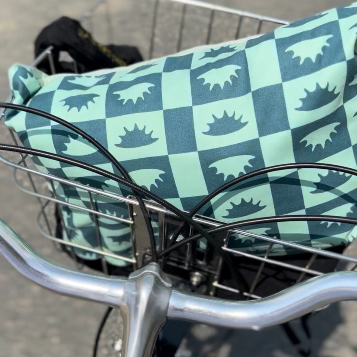 VOITED Compact Picnic & Beach Blanket - Cameo Blankets VOITED