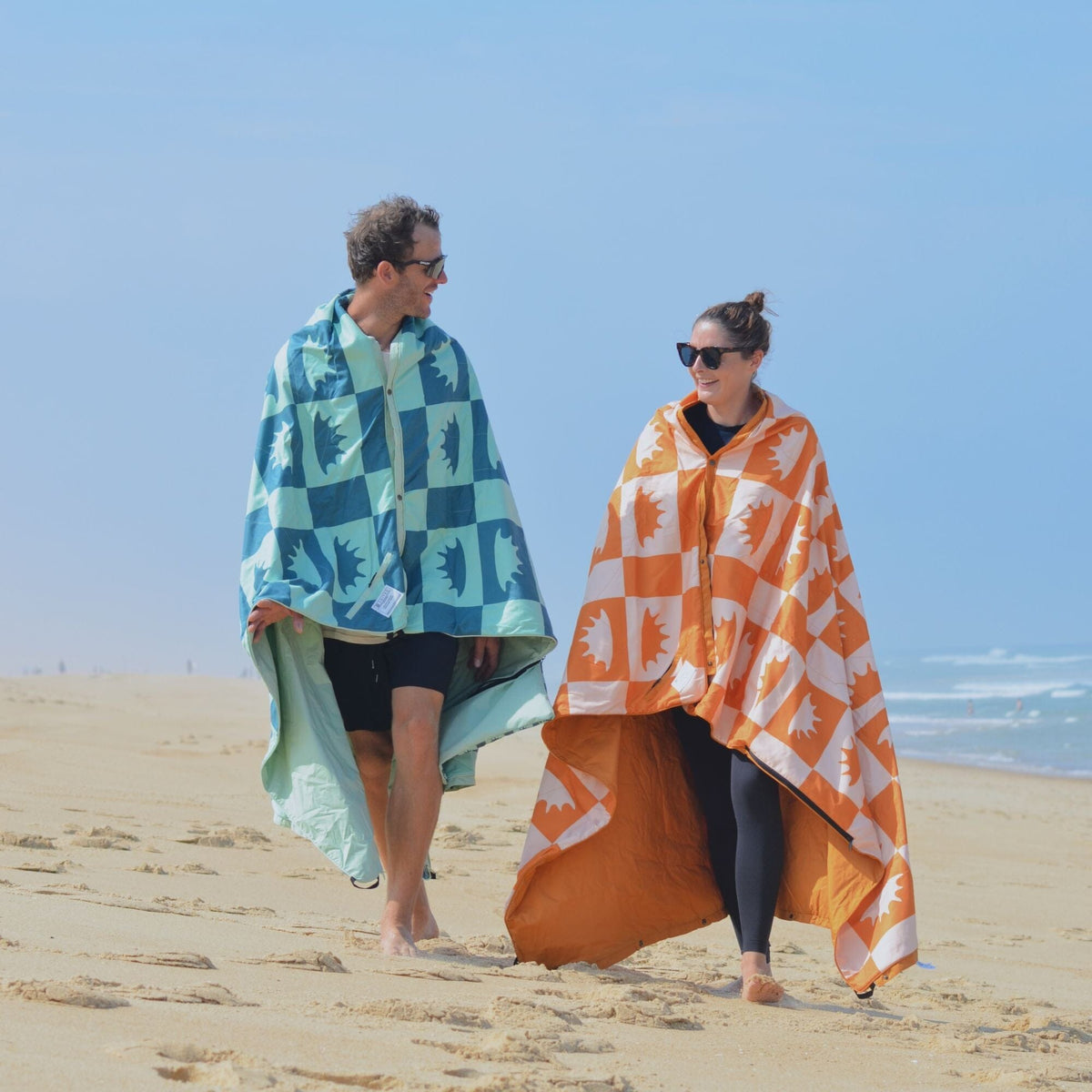 VOITED Compact Picnic & Beach Blanket - Cameo Blankets VOITED