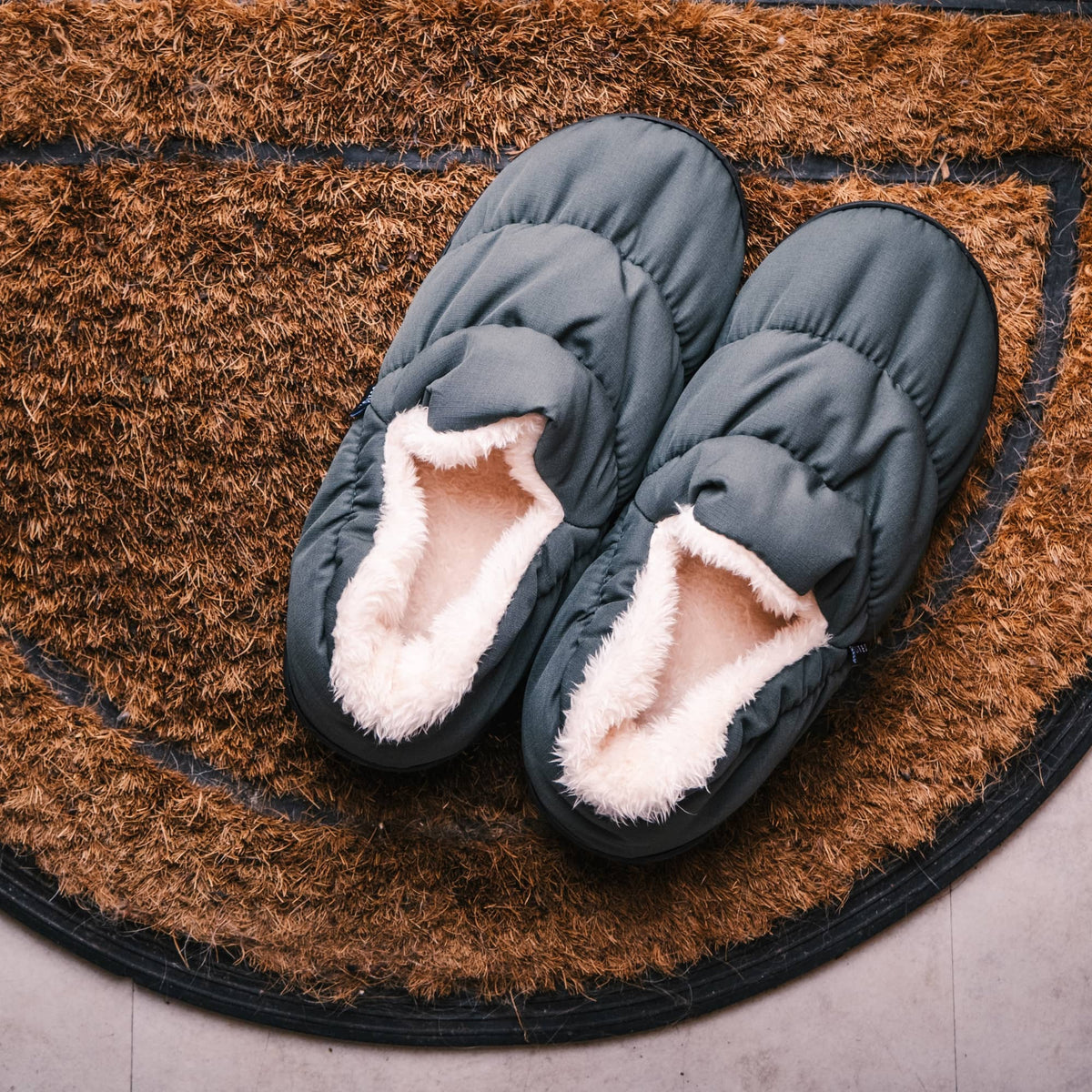 VOITED CloudTouch® Slippers - Lightweight, Indoor/Outdoor Fleece-Lined Camping Slippers - Green Gables Footwear VOITED