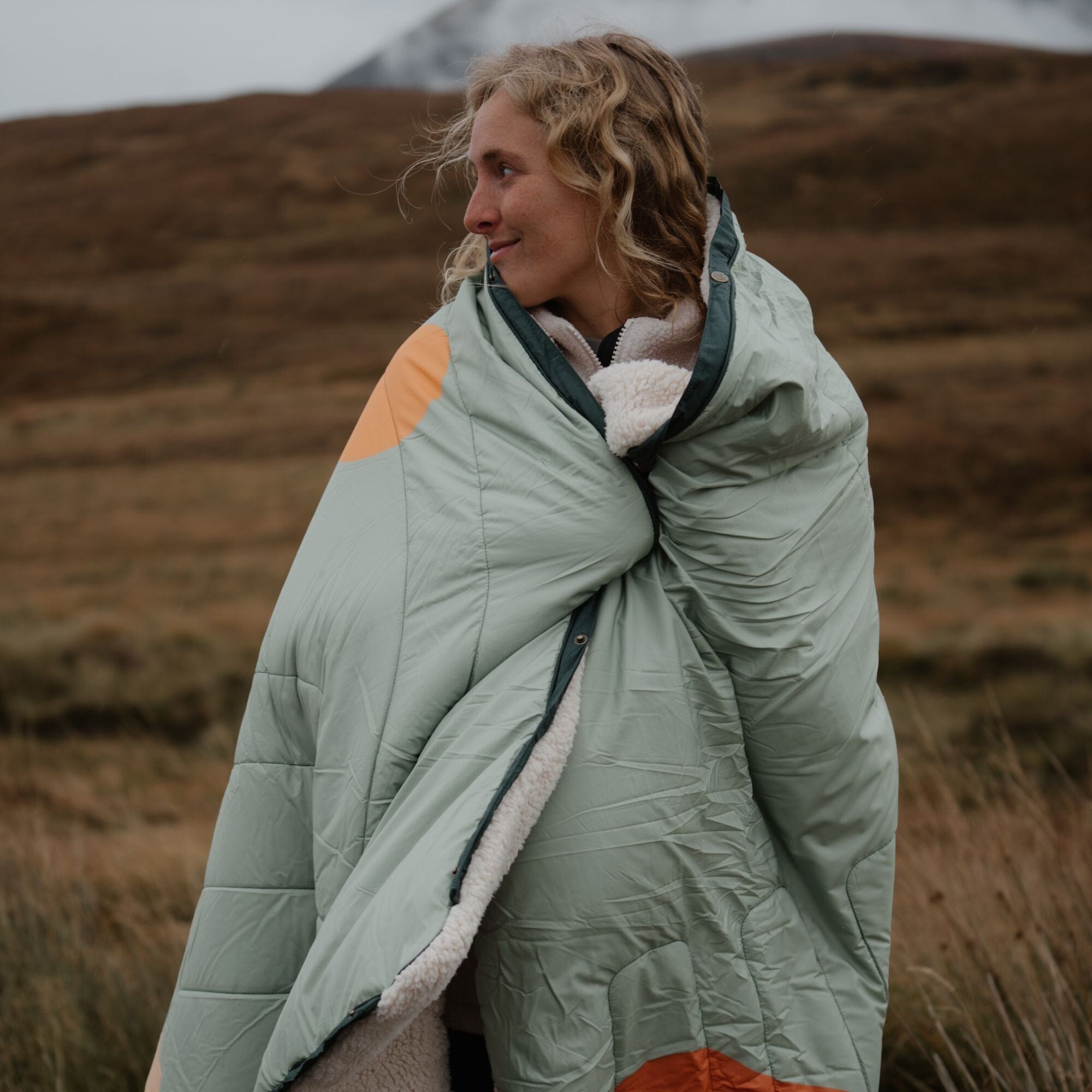 VOITED Stay cosy Anywhere: Versatile Warm Blankets - Jasper / Tree