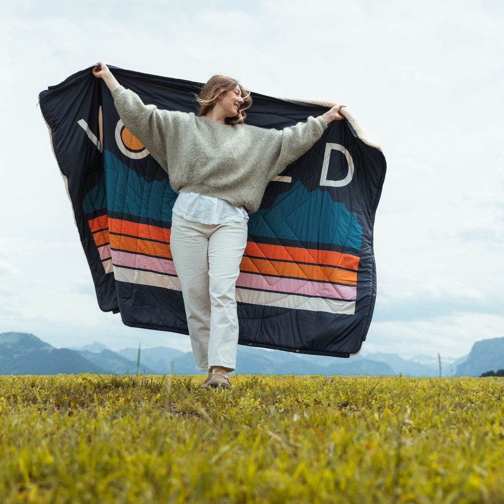VOITED CloudTouch® Indoor/Outdoor Camping Blanket - Peaks