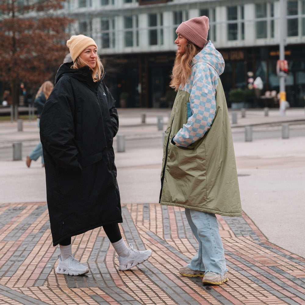 
VOITED 3e Édition Manteau de Changement Extérieur & Drycoat pour le surf, le camping, la vie en van et la nage en eau libre - Blue Dancer
