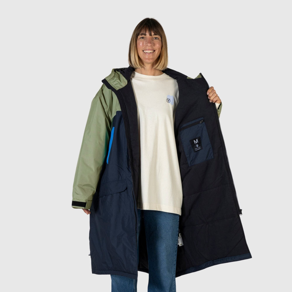 
VOITED 3e Édition Manteau de Changement Extérieur & Drycoat pour le Surf, le Camping, la Vie en Van & la Natation en Eau Libre - Bleu Océan/Olive

