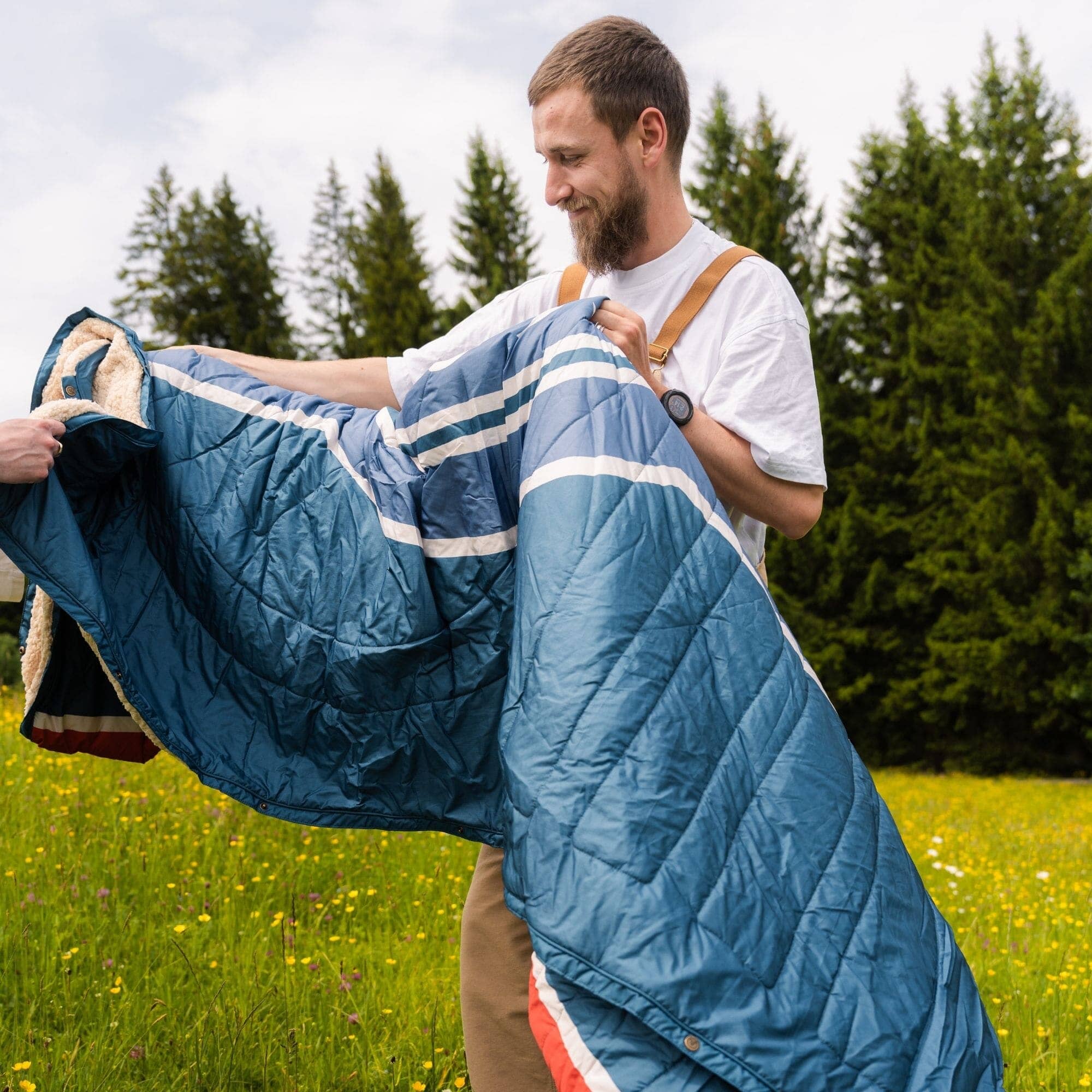 VOITED Queen-Sized CloudTouch Blanket - Camp Vibes Two