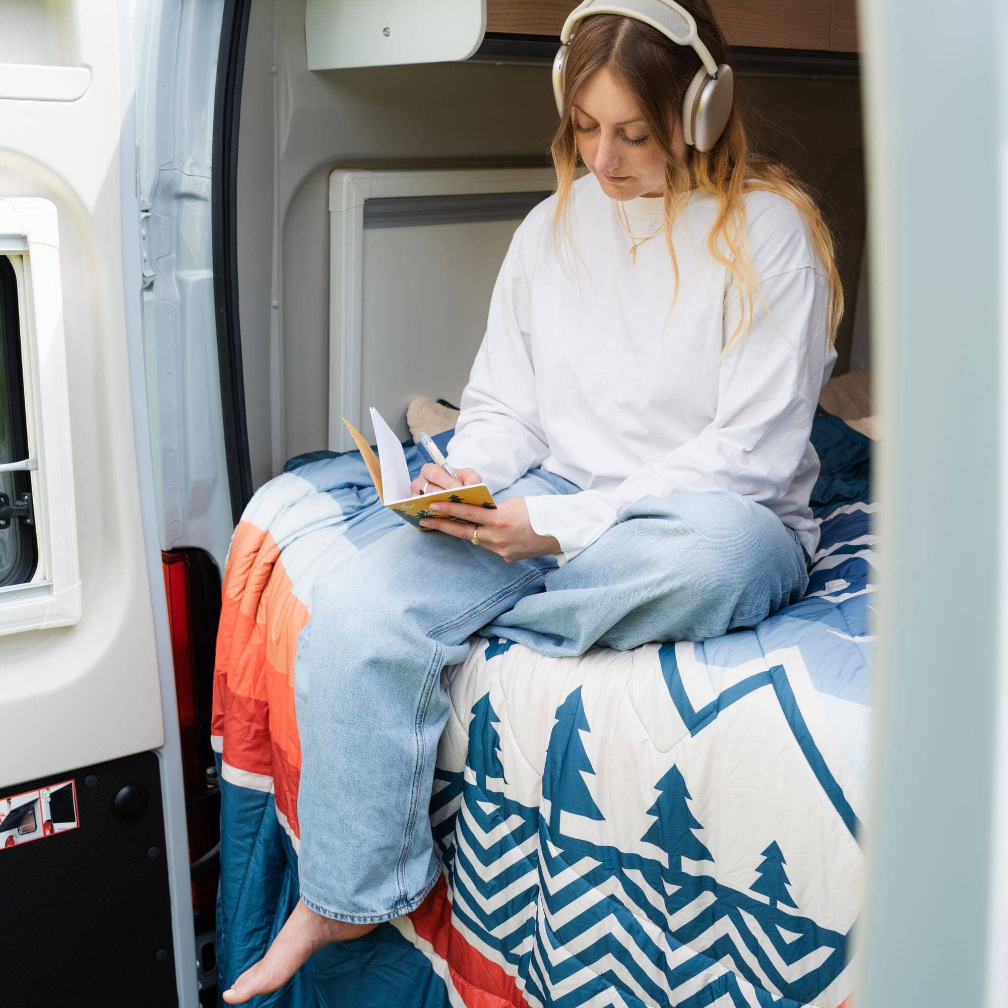 VOITED Queen-Sized CloudTouch Blanket - Camp Vibes Two