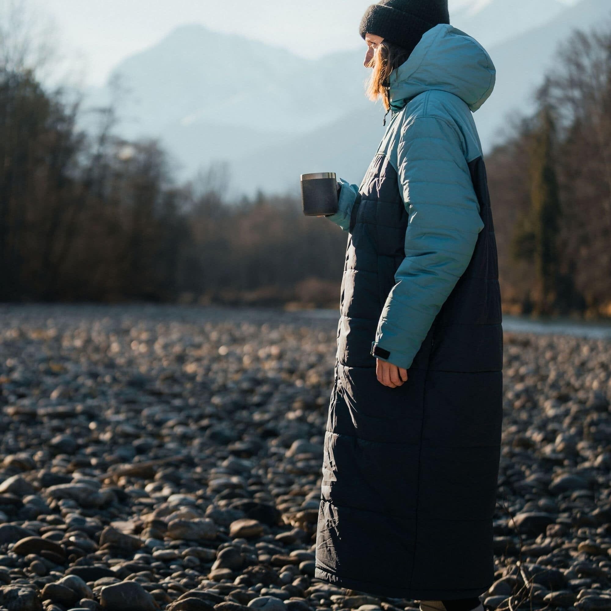 VOITED Wearable Blanket Coat & Sleeping Bag in One - Arcticblue