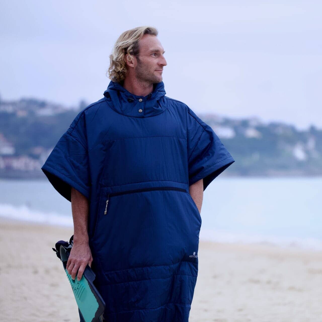 VOITED Surf Inspired Hooded Poncho with a Towel-Like Inside - Ocean Navy –  VOITED EU